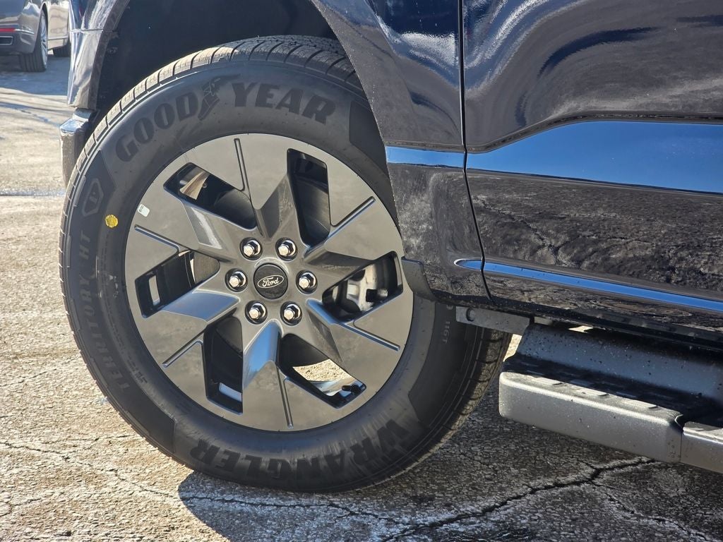 2025 Ford F-150 Lightning Flash