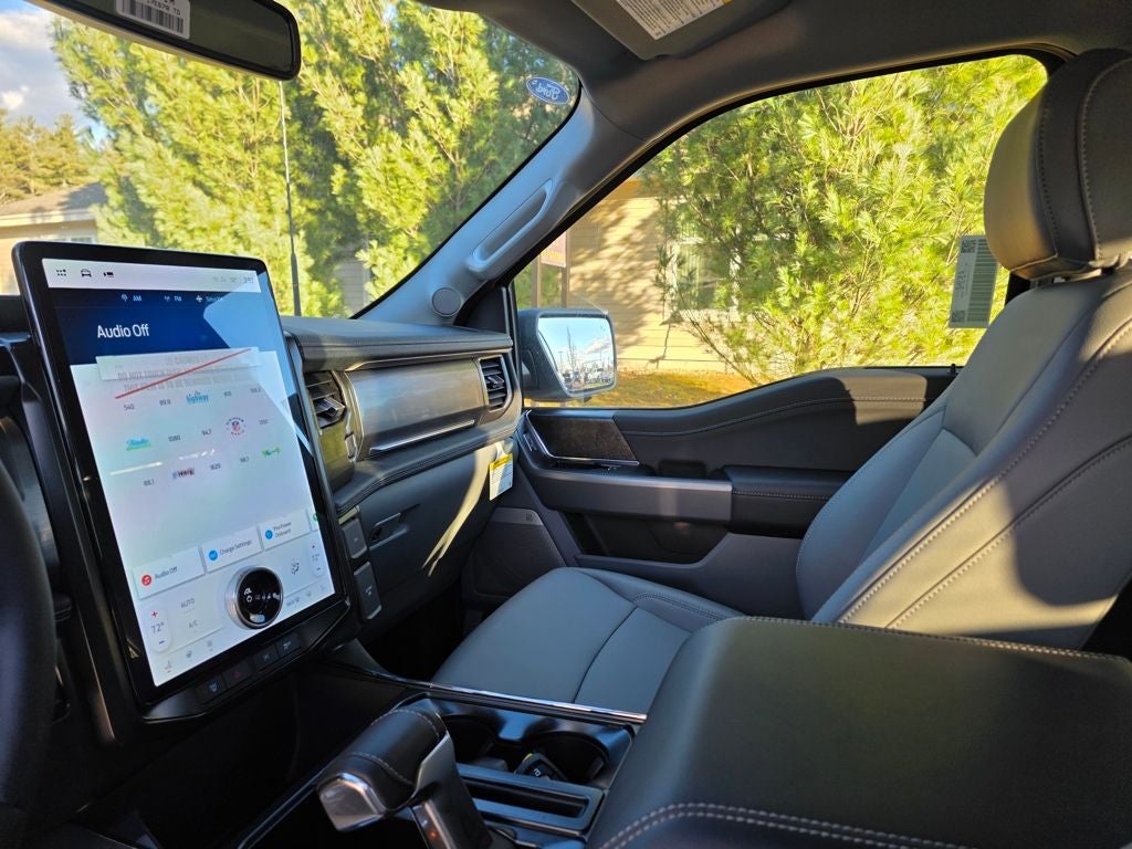 2025 Ford F-150 Lightning Flash