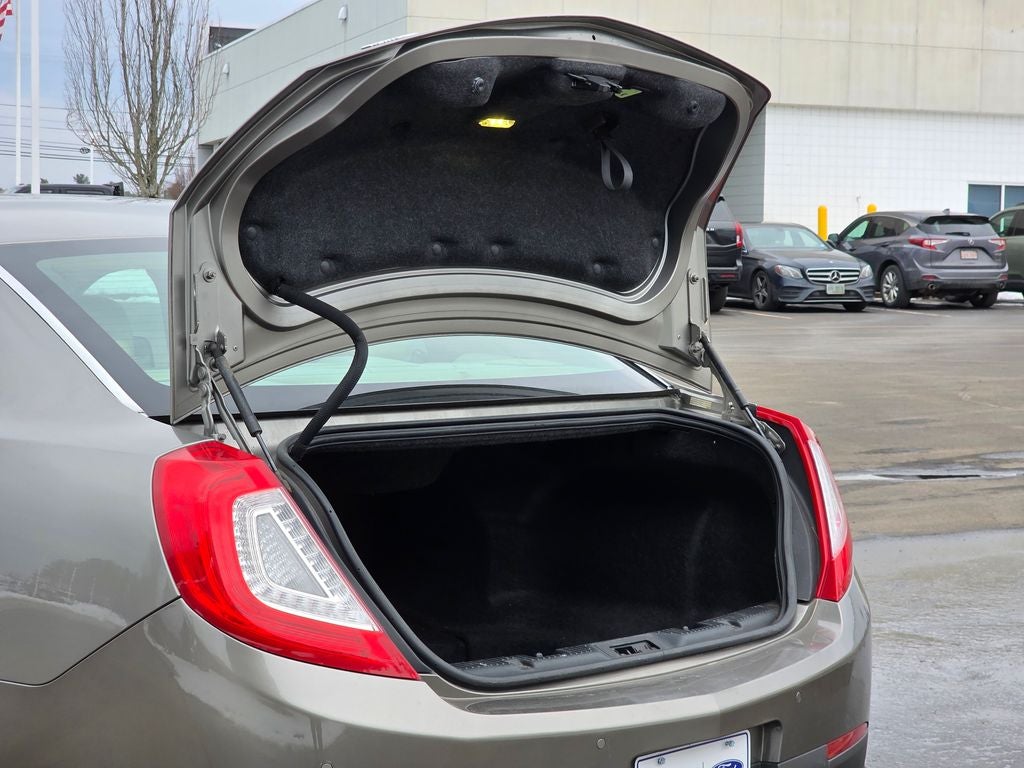 2016 Lincoln MKS Base