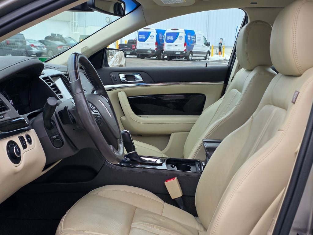 2016 Lincoln MKS Base