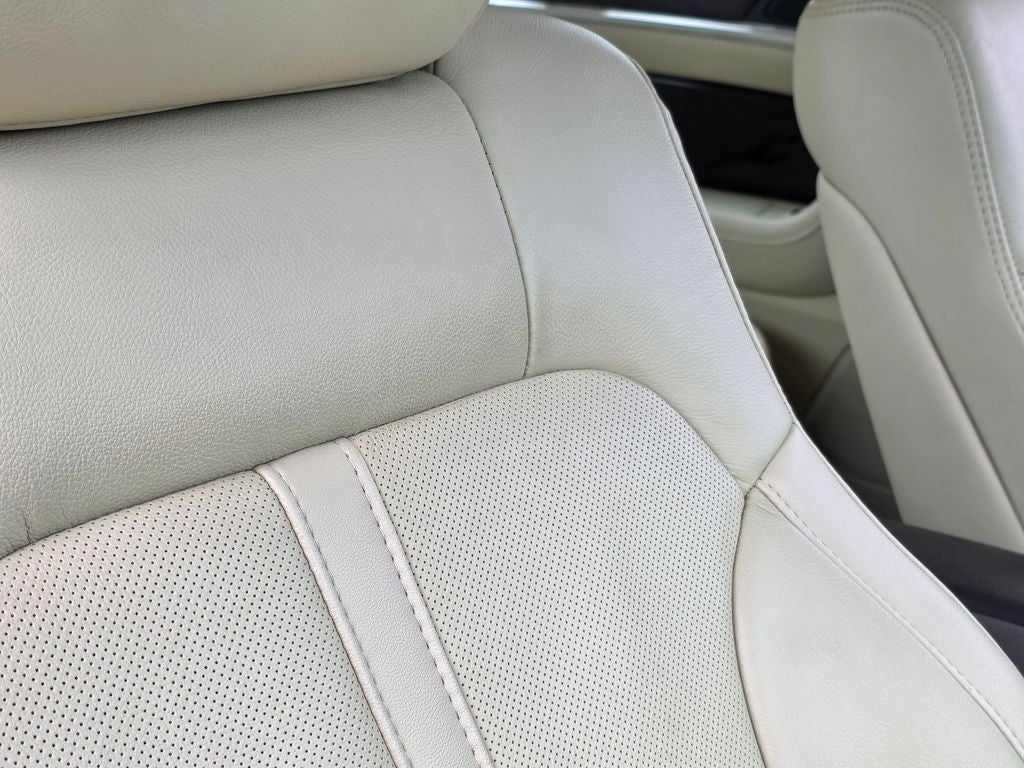 2016 Lincoln MKS Base