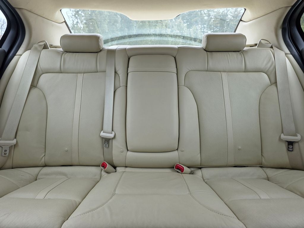 2016 Lincoln MKS Base