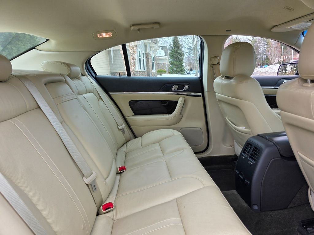 2016 Lincoln MKS Base